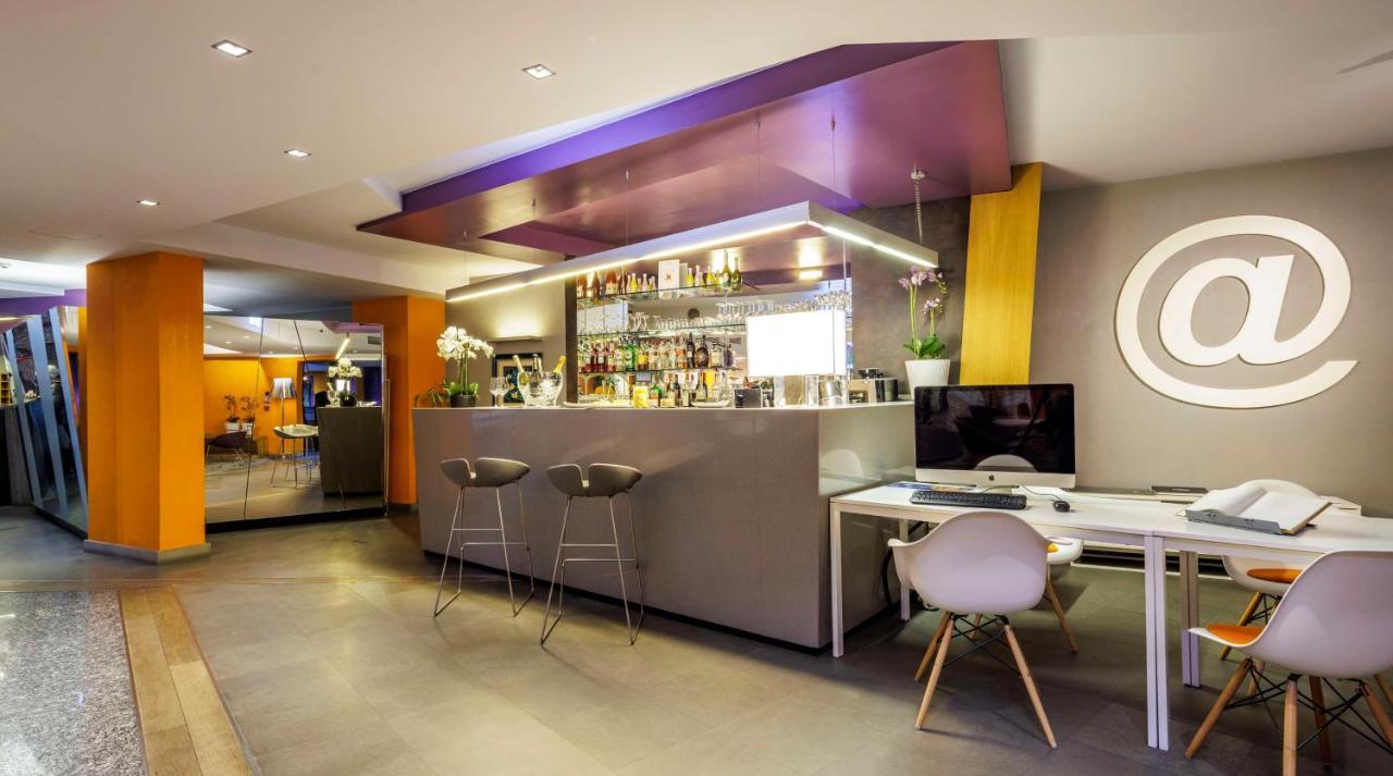Western Executive Hotel&suites 4*