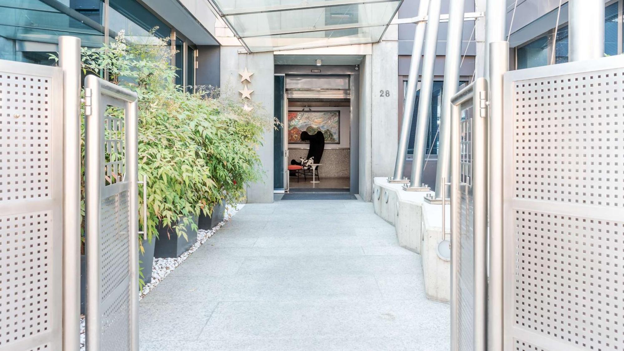 Western Executive Hotel&suites