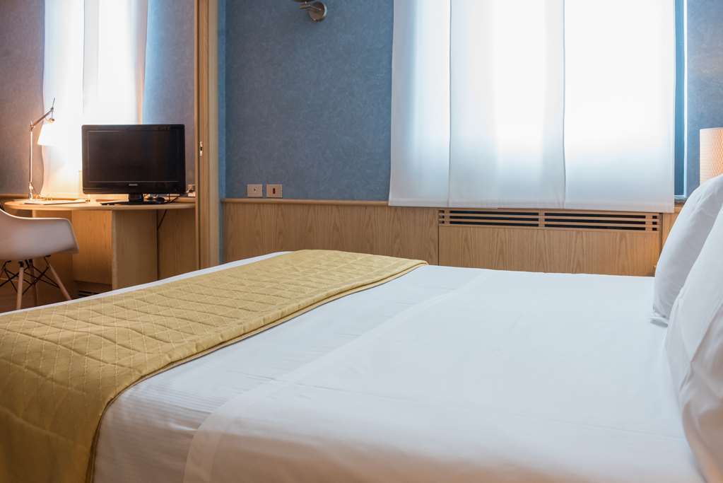 Western Executive And Hotel 4*
